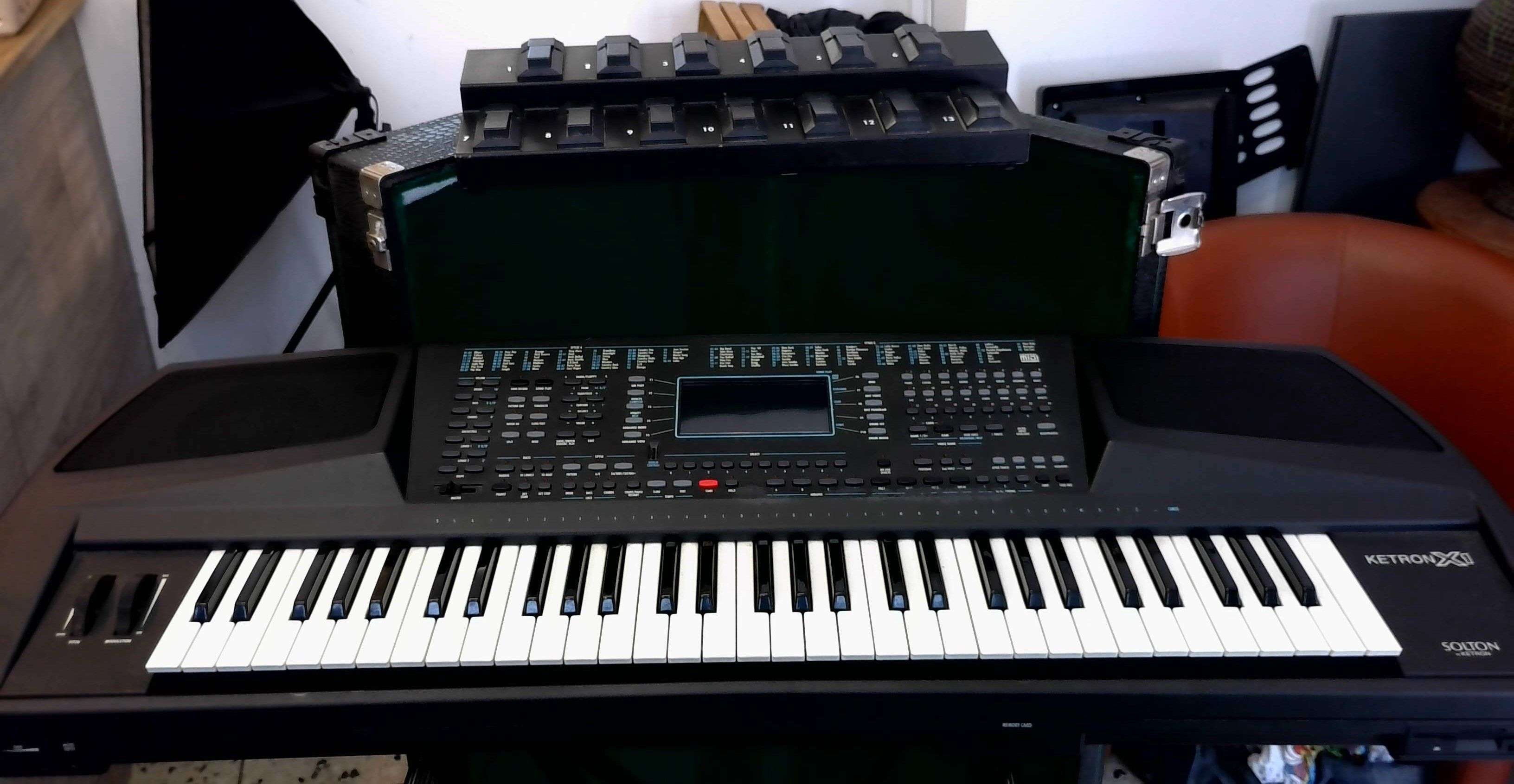 Ketron Soltron X1 + FS13 Pedale