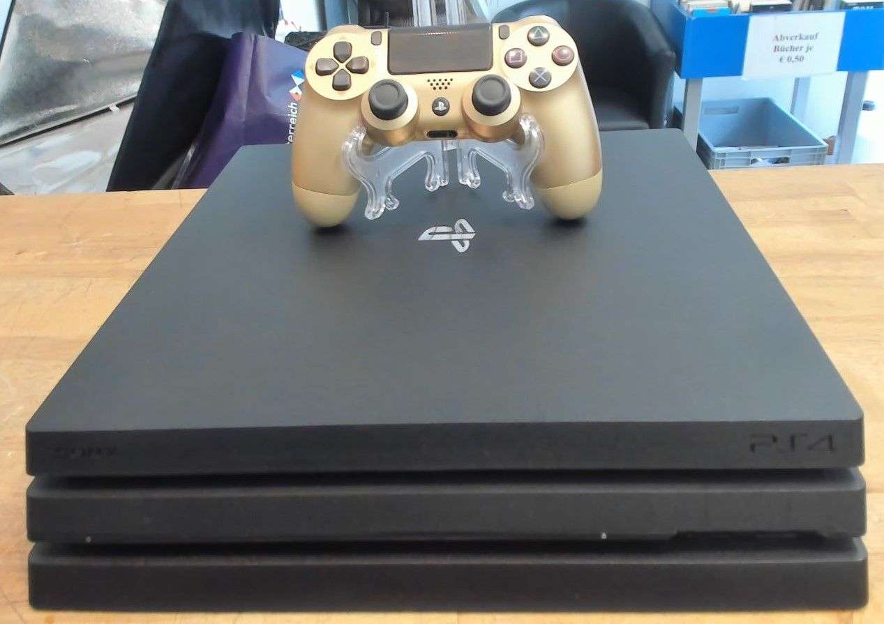Sony Playstation 4 Pro + Controller (Gold)