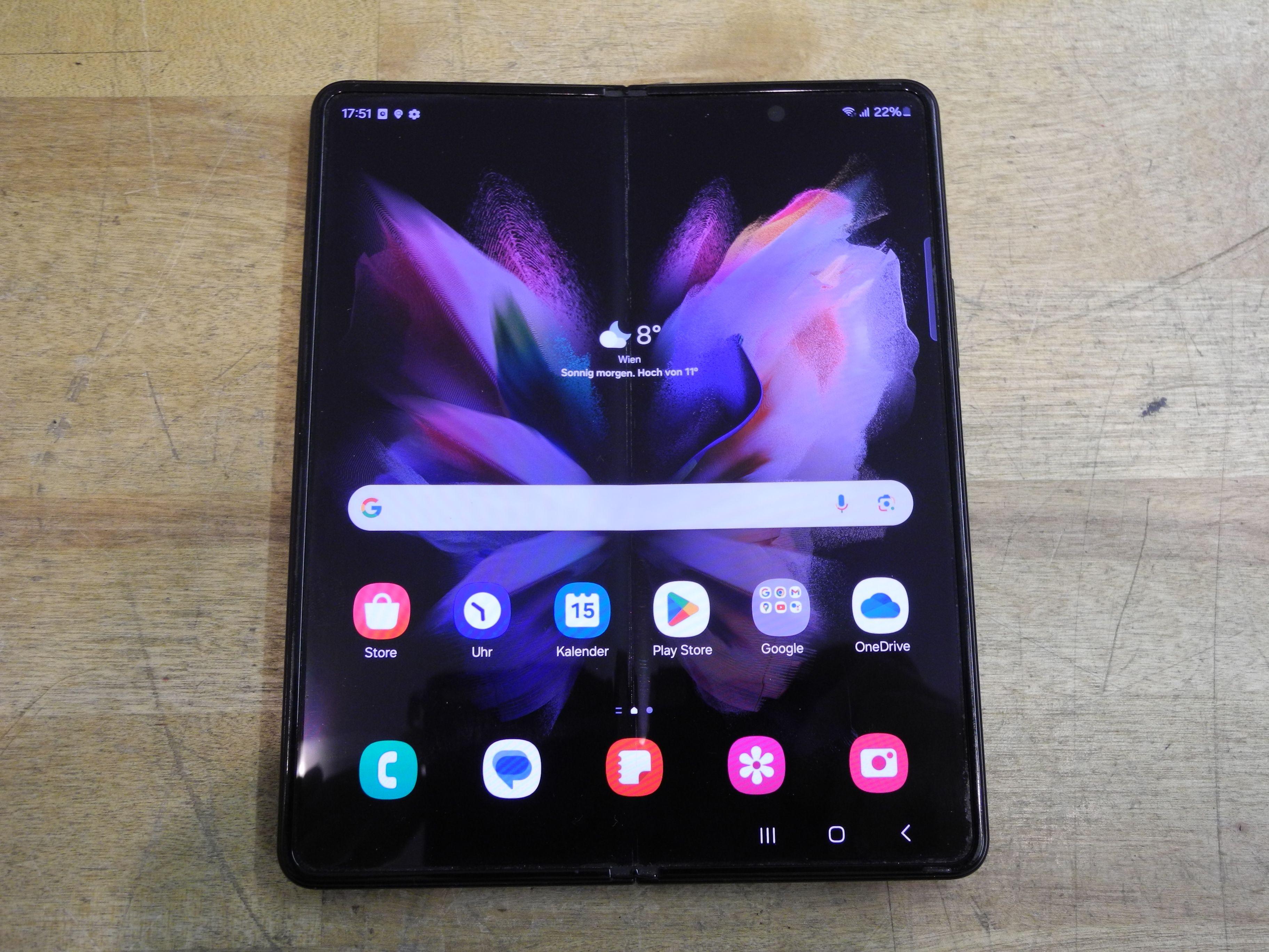 Samsung Galaxy Z Fold3 